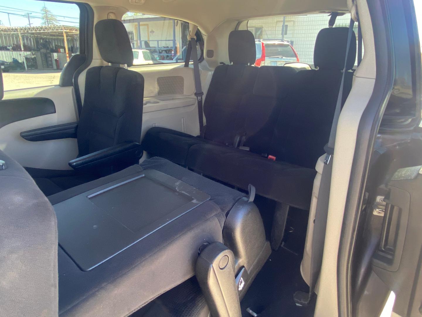 2016 /BLK Dodge Grand Caravan (2C4RDGBG8GR) with an V6, FLEX FUEL, 3.6 LITER engine, AUTOMATIC 6-SPD transmission, located at 44356 Date Ave., Lancaster, CA, 93534, (661) 945-6555, 34.688919, -118.139374 - Photo#5